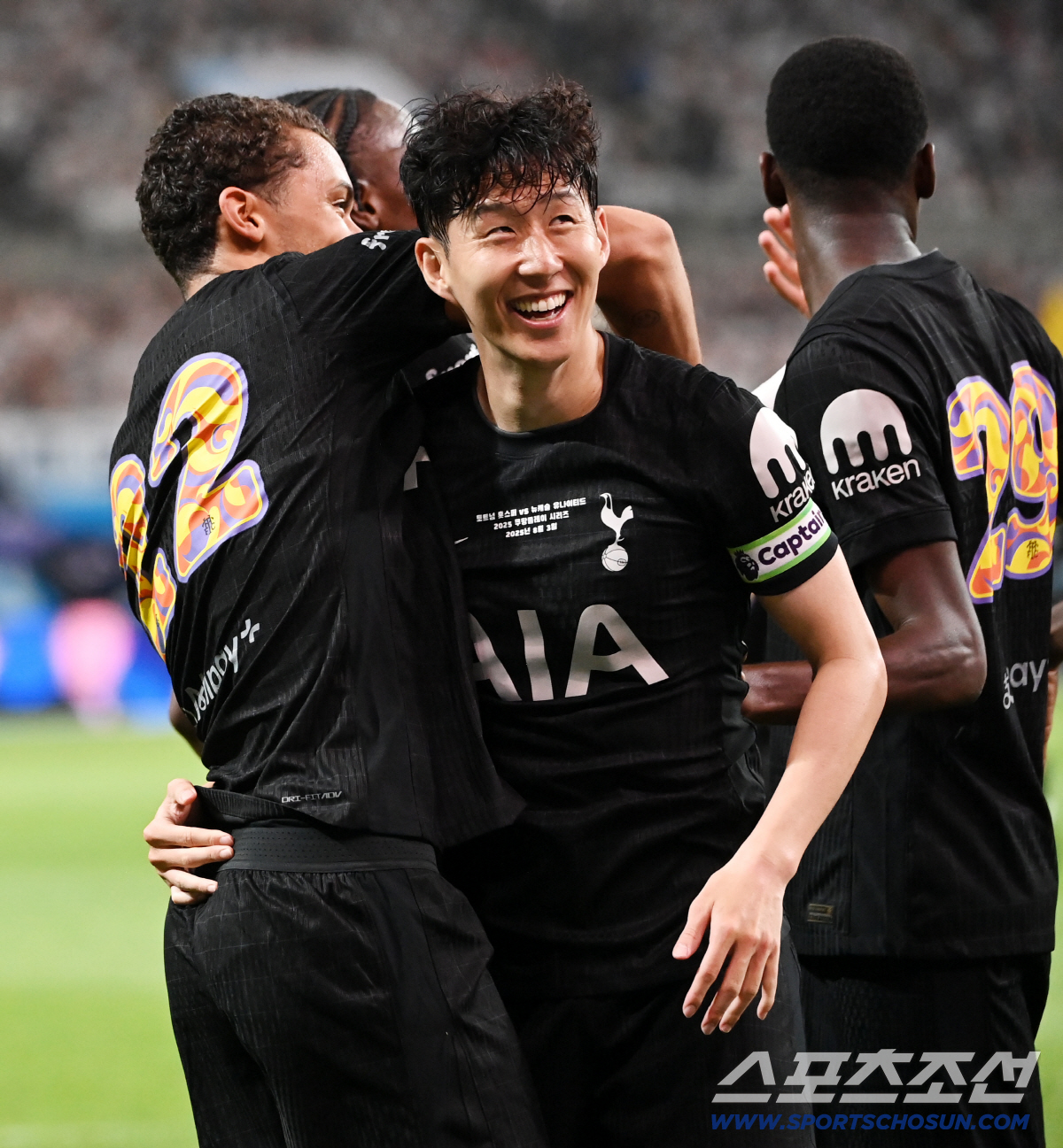 [포토] 손흥민, 브레넌 존슨 기특해