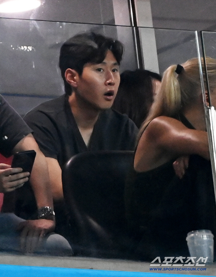 [현장인터뷰]'SON 피셜' "좋은 정보 드려잖아요", '헹가래' 손흥민…
