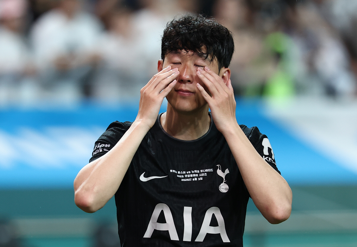 [현장인터뷰]'SON 피셜' "좋은 정보 드려잖아요", '헹가래' 손흥민…