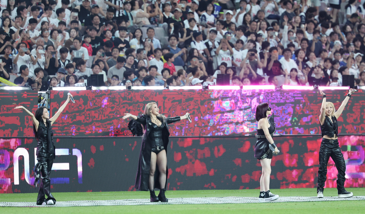 워터밤 불참은 잊어라…2NE1 박봄, 손흥민 앞에서 '컴백' 신고[SC이…