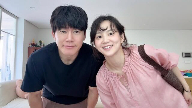 [SCin스타] "41세 실화?" 윤승아♥김무열, 결혼 10년차에도 여전…