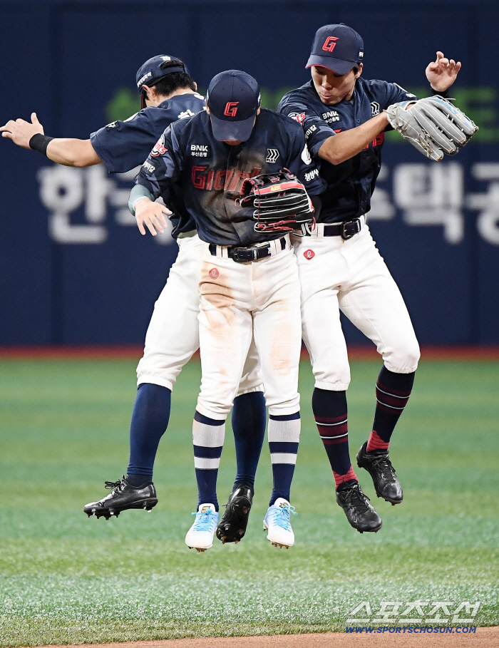 "3위보단 더 높은 곳으로" 7년 연속 KS 명장의 지휘 → 진격의 거인은 44년만의 '새 역사'를 꿈꾼다 [고척포커스]