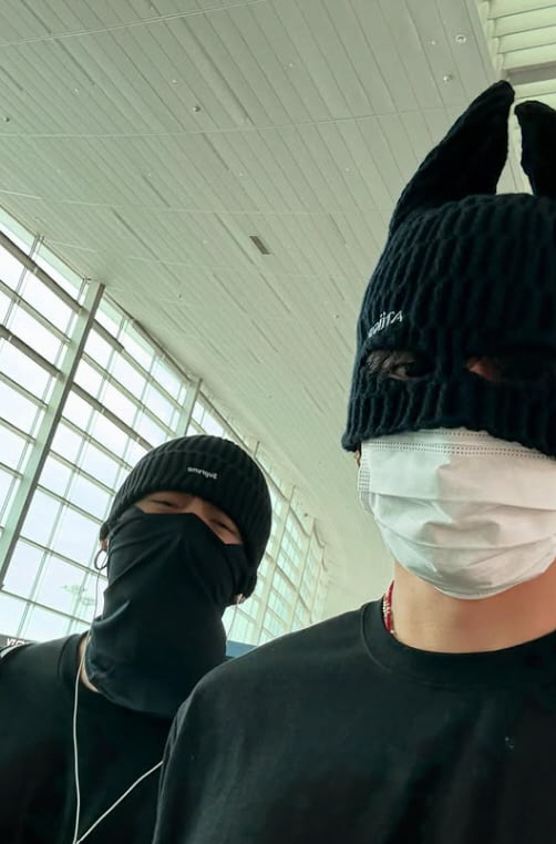 [SCin스타] 코에 휴지 꽂은 BTS 뷔에 멀어졌다가 성난 근육에 가까…