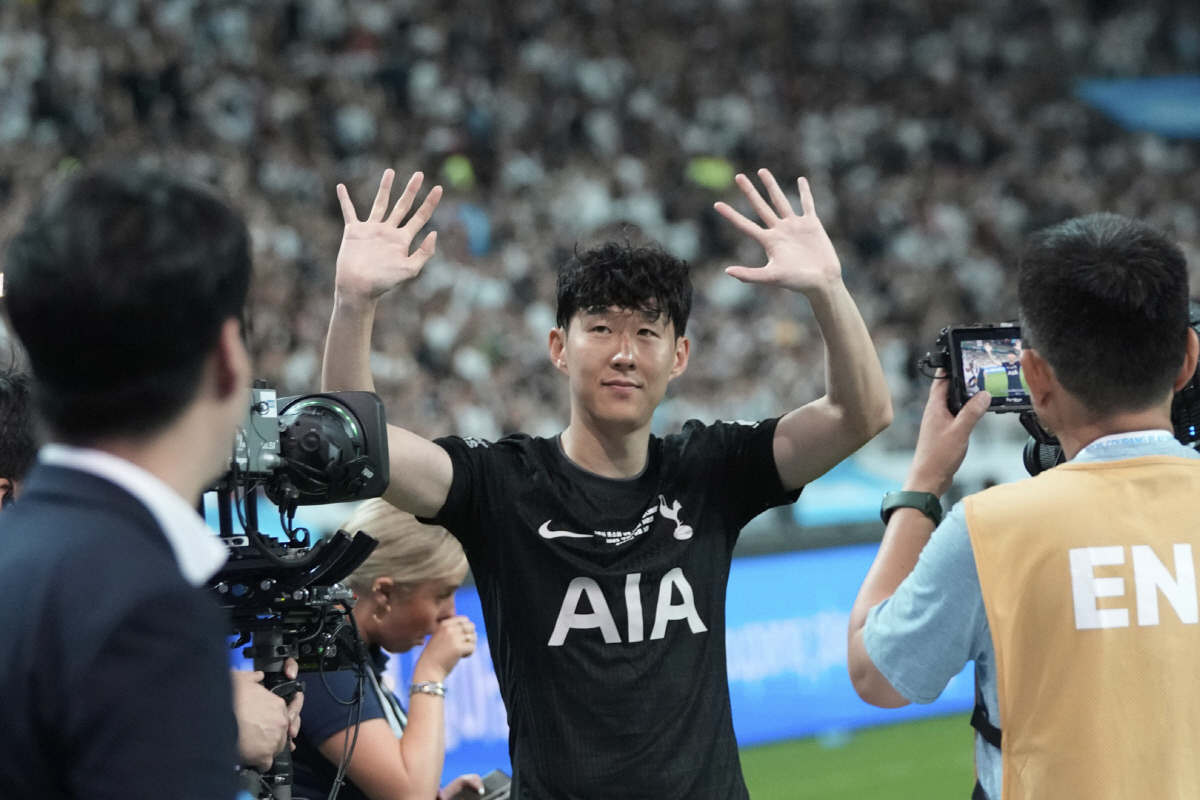 英 단독 보도! 손흥민 등번호 7번 '임시 결번'→"제2의 쏘니 찾을 때…