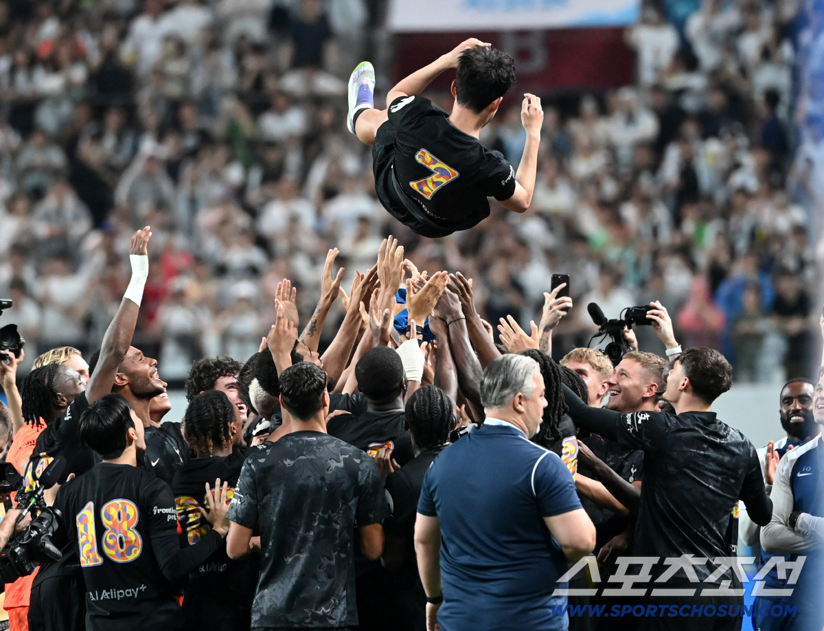 "손흥민 곧 계약" LA FC 이적 사인만 남았다, 英 복귀하지 않은 이…