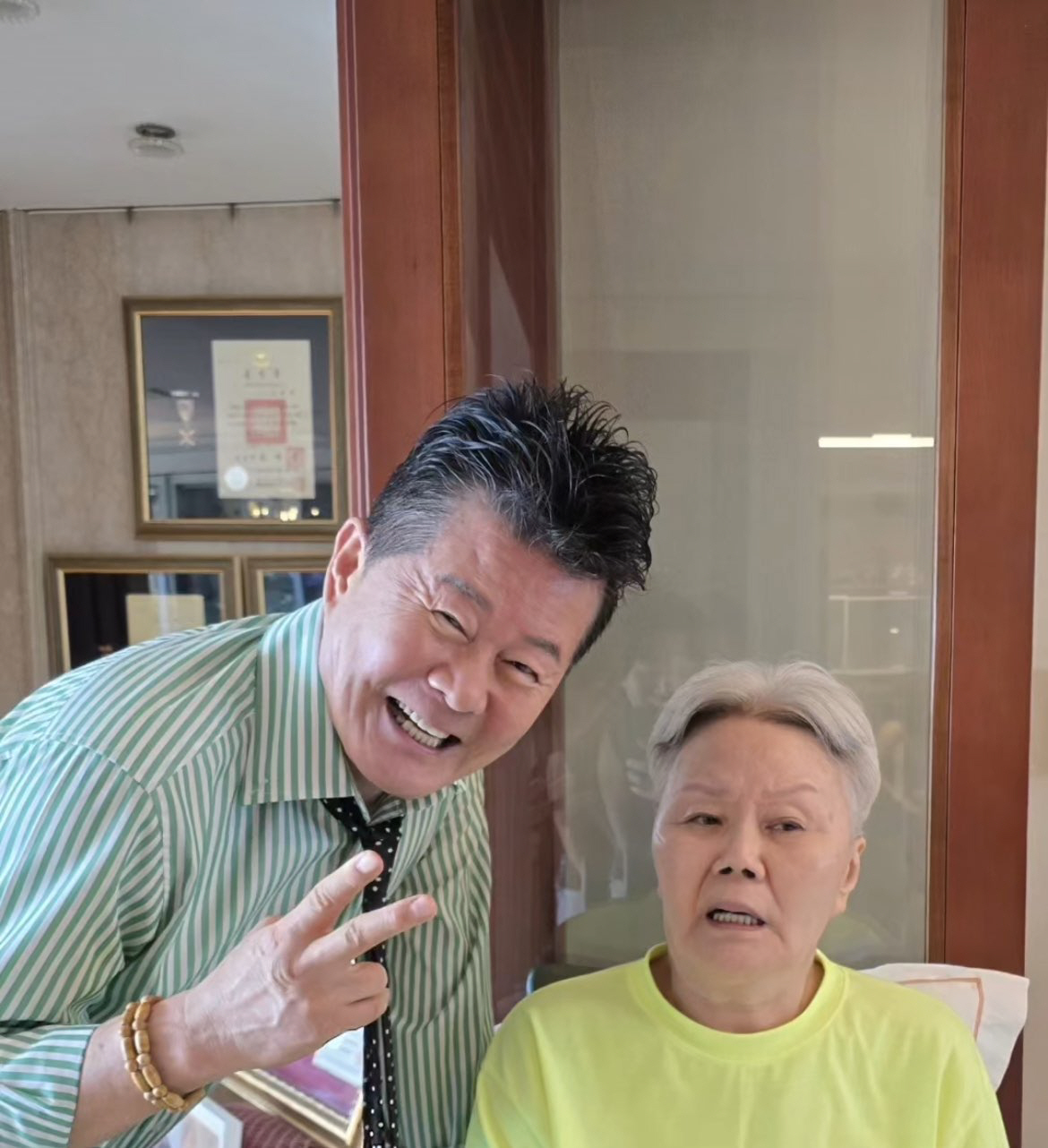태진아, 치매 투병 ♥아내 지극정성 병간호 “건강하게 잘 있어요”