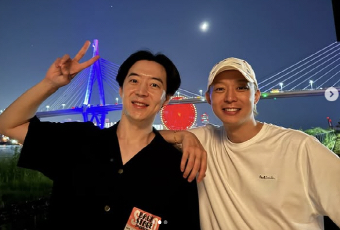 박유천·박유환, 日 근황서 '달라진 얼굴'…"자숙 無, 형제애 여전"