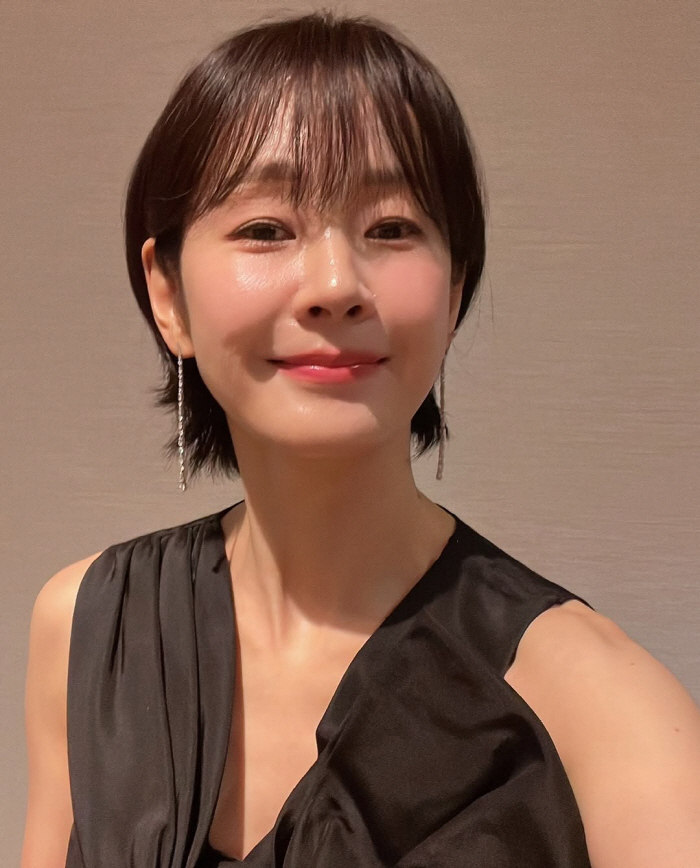 '50세' 명세빈, 긴 머리 싹둑..과감한 쇼트커트 "인생 새 시즌 위해"