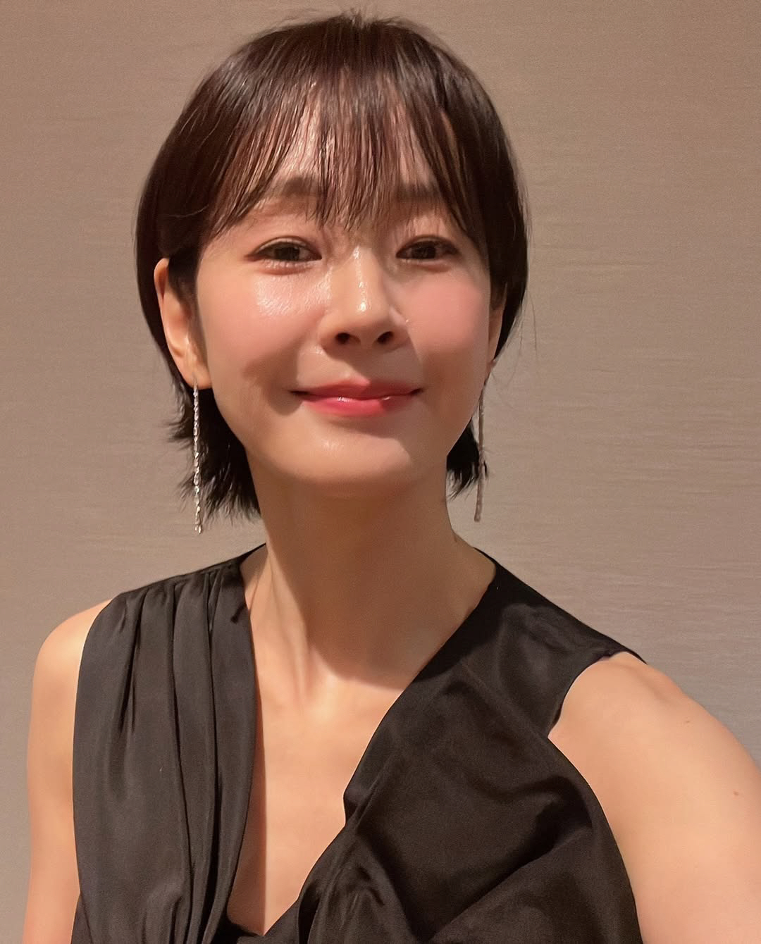 '50세' 명세빈, 긴 머리 싹둑..과감한 쇼트커트 "인생 새 시즌 위해…