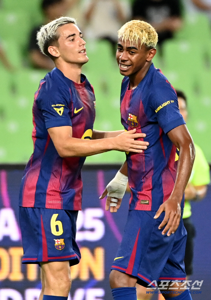 [현장리뷰]'킥오프 지연→폭죽 논란도 잠재운 야말' FC바르셀로나, 대구에 3-0 앞선 채 전반 종료