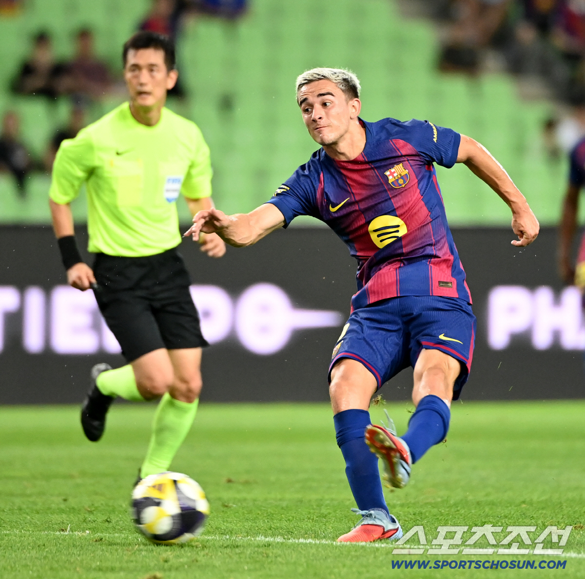 [현장리뷰]'킥오프 지연→폭죽 논란도 잠재운 야말' FC바르셀로나, 대구…