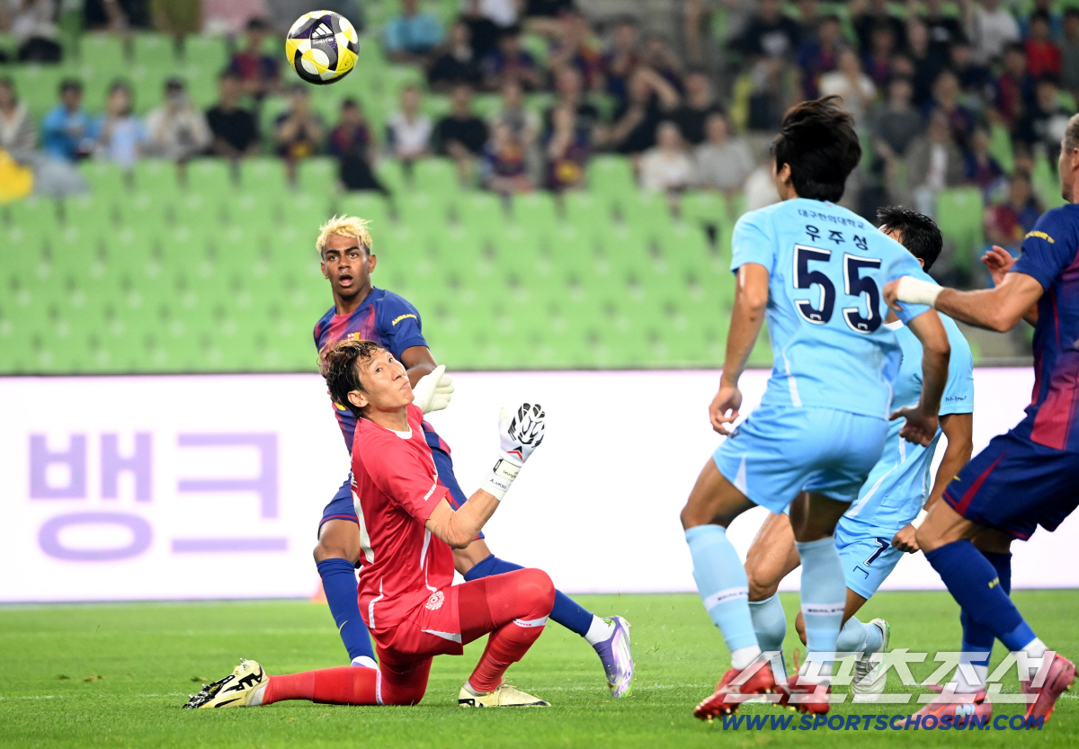 [현장리뷰]'킥오프 지연→폭죽 논란도 잠재운 야말' FC바르셀로나, 대구…