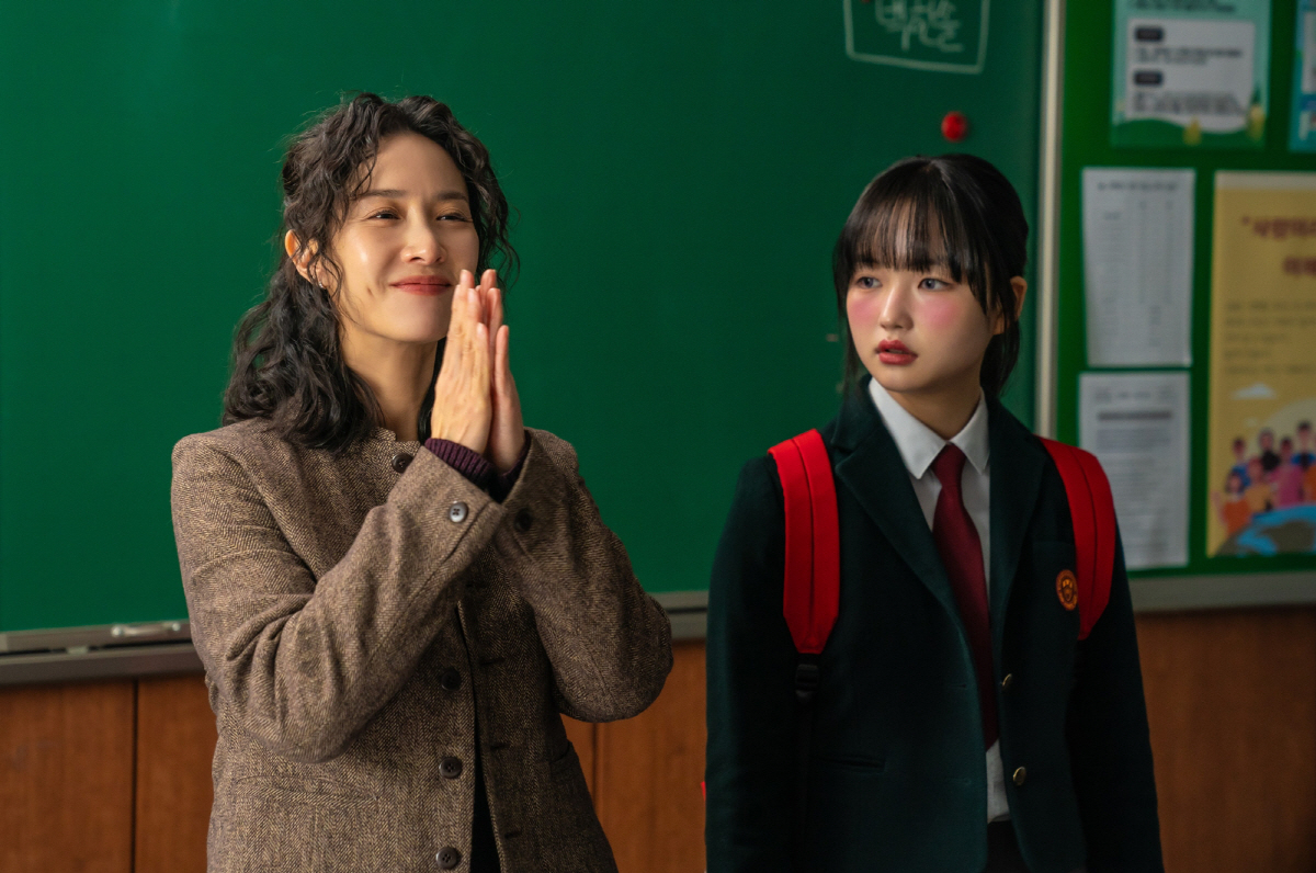 "이렇게 귀여운 '좀비딸'이라니"…최유리, 올여름 극장가 접수했다