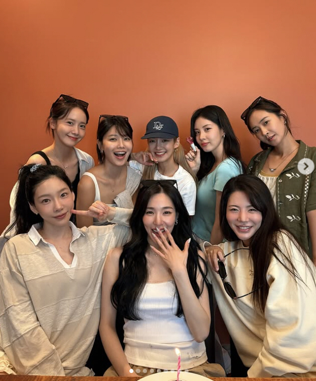 "다시 뭉친 소녀시대" 태연이 공개한 '18주년 완전체' 비하인드
