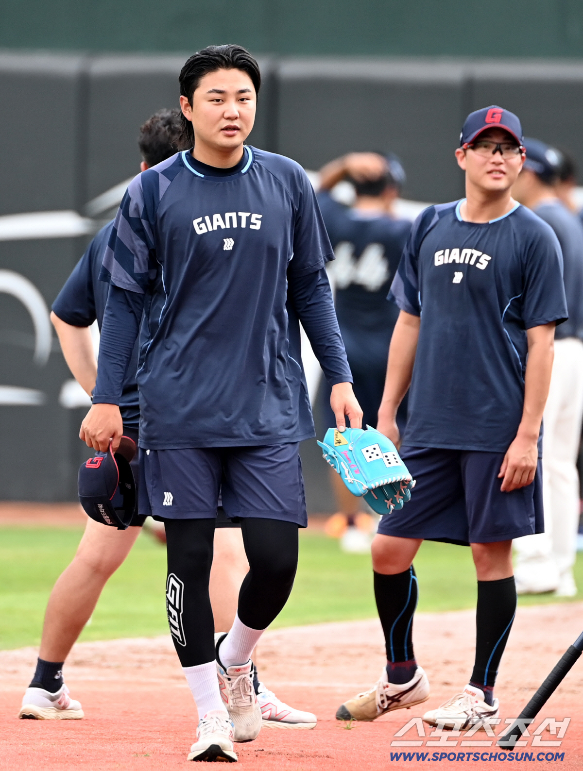 [포토] 정철원 박세웅, 경기 준비 마쳤어요