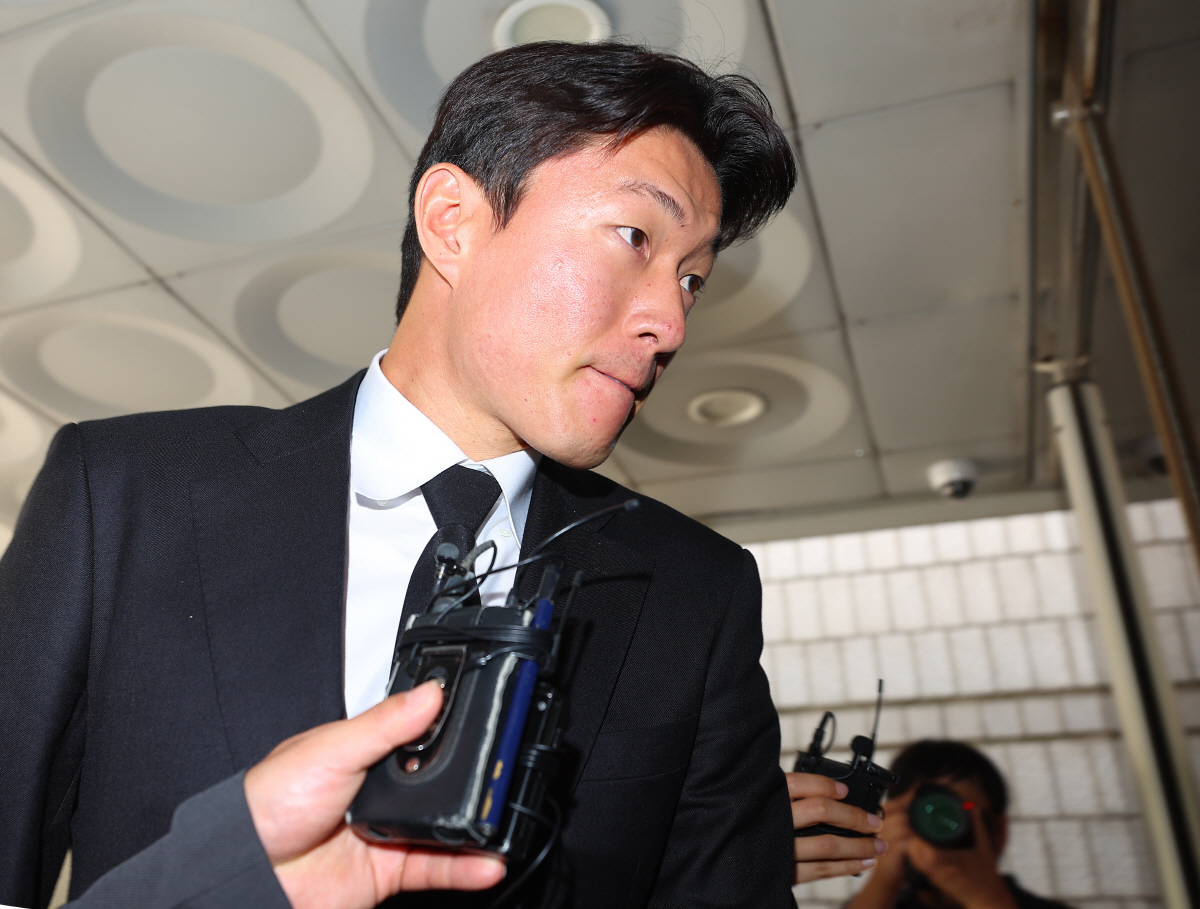 [오피셜]'불법 촬영 혐의' 황의조, 알란야스포르와 재계약…2027년까지…