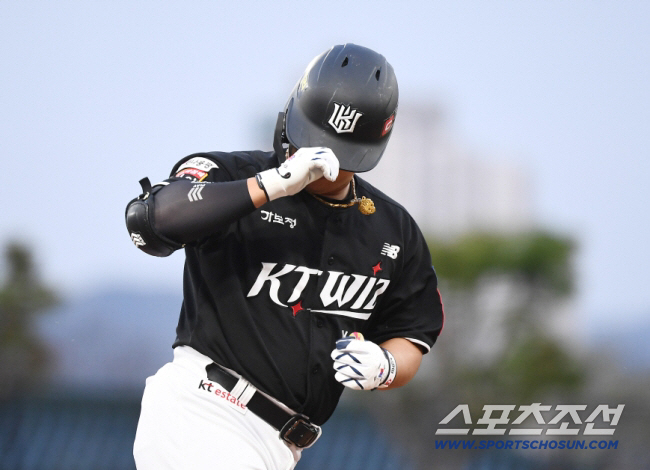 한화 1위 싸움? KT도 간절했다…161㎞ 내려가자 '약속의 8회', "…