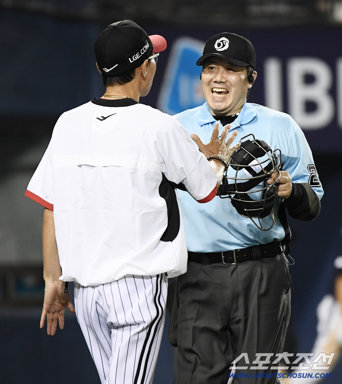 '도루 무효' LG를 구한 박동원의 '천재적 어필' → 그런데 수비방해면…