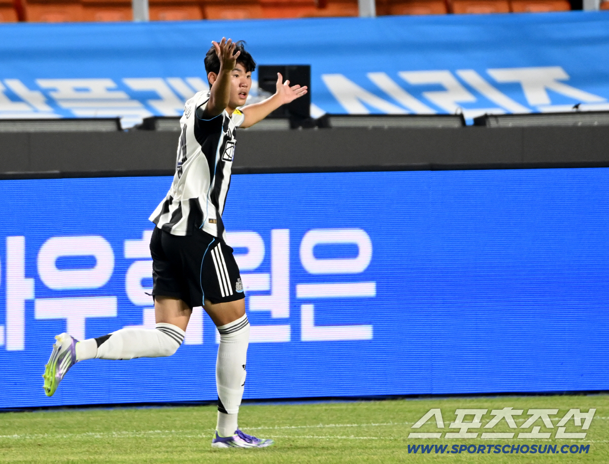 'HERE WE GO'급 확인 완료! '韓 축구 레전드' 손흥민 후계자 …