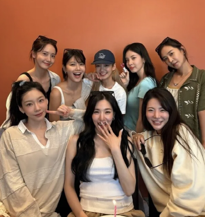 소녀시대 유리, 수영에 저격당한 드레스코드…천원짜리 X이소 선글라스였다[…