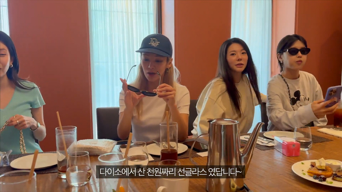 "올해는 써니도 함께"…소녀시대 18주년 모임, 유리 '천원 선글라스' …
