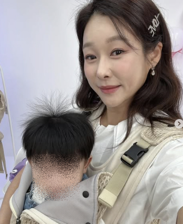 '50세' 현영, '늦둥이 아들' 경사났네.."저희 셋째 너무 귀엽죠♥"