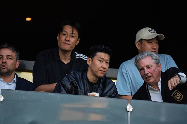 'LAFC FORWARD' 오피셜 보다 빠른 '전광판피셜'...손흥민, …
