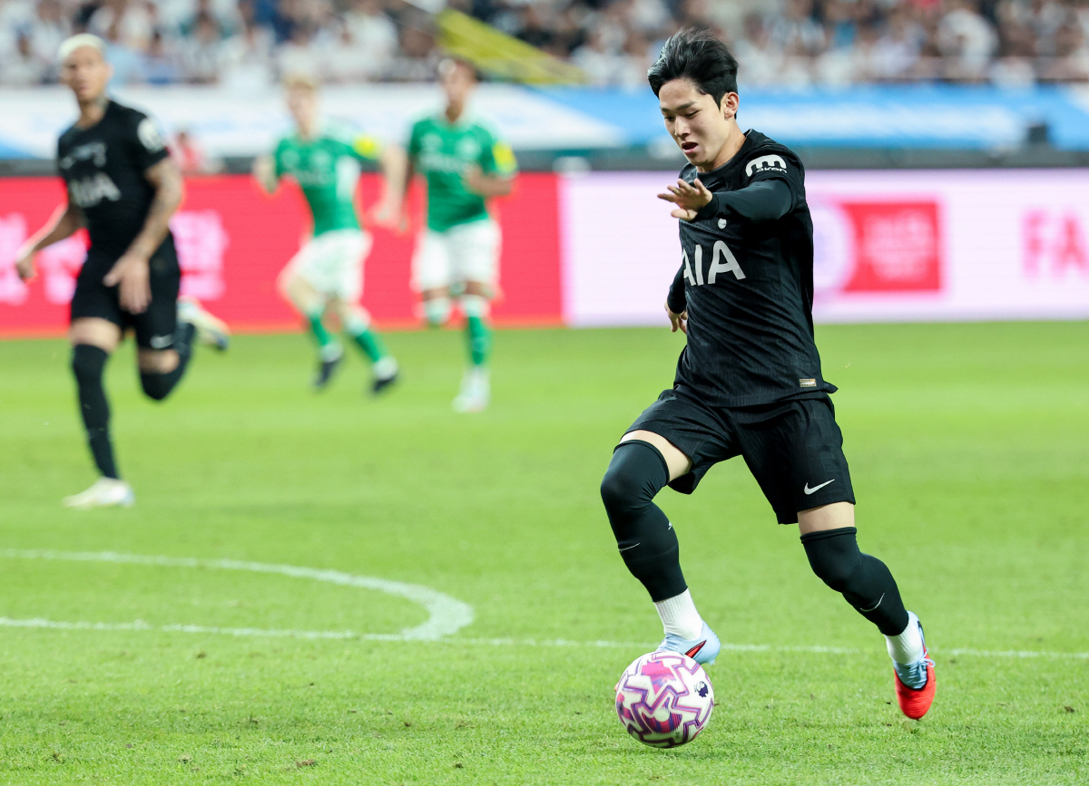 '1티어' 기자 확인 완료! "누가 차기 손흥민 될까" 토트넘 유망주들 …