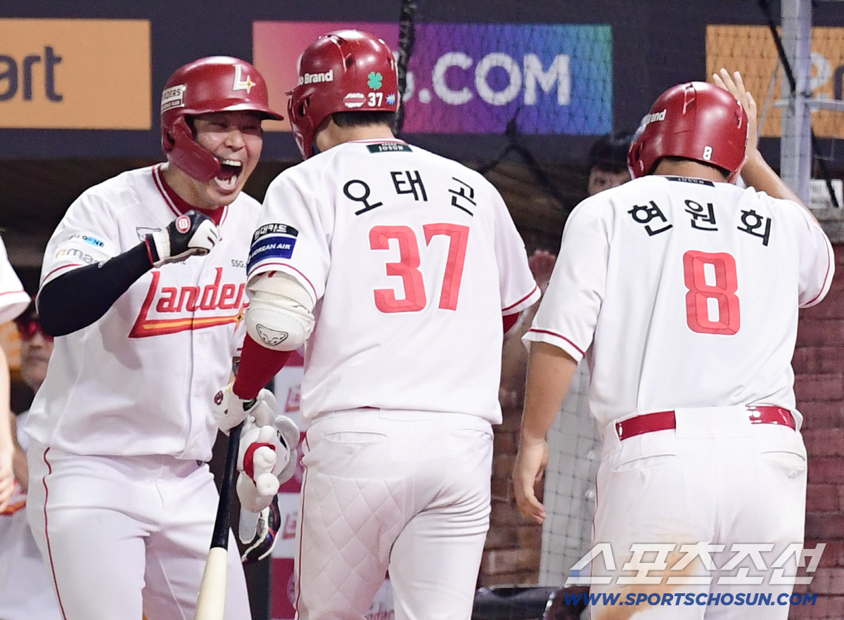 '스리런 한방이 솔로 3방보다 낫네.' 오태곤 대타 역전 3점포 SSG,…
