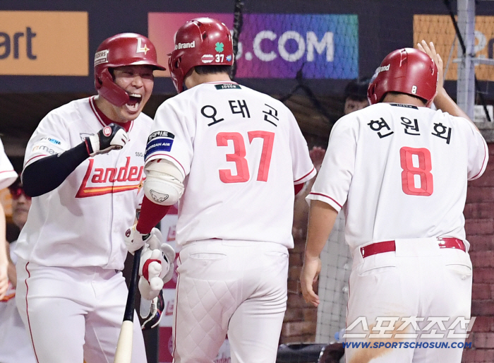 '대타 역전 스리런포로 KIA 밀어내고 단독 4위' 이숭용 감독 