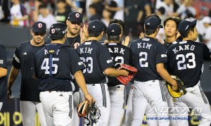 '0-3 → 7-3 → 7-7 → 10-7 → 10-8' 가드 내리고 난타전! 두산이 LG 잡았다 → 조성환 감독대행 