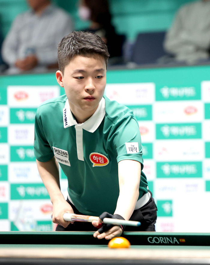 '최연소 챔피언 타이틀, 독이 됐나' 17세 프로 김영원 PBA 2개 대회 연속 128강 탈락
