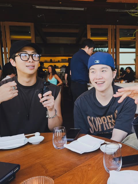 [SCin스타] 방탄(BTS) 지민, 슈가·뷔·RM·제이홉 美 일상 공유…