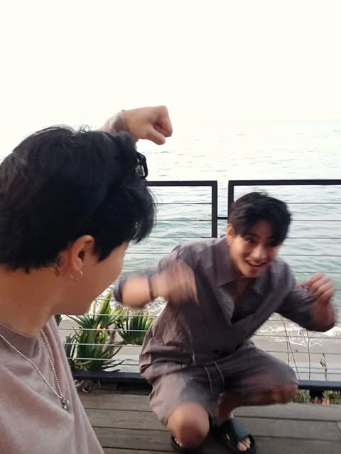 [SCin스타] 방탄(BTS) 지민, 슈가·뷔·RM·제이홉 美 일상 공유…