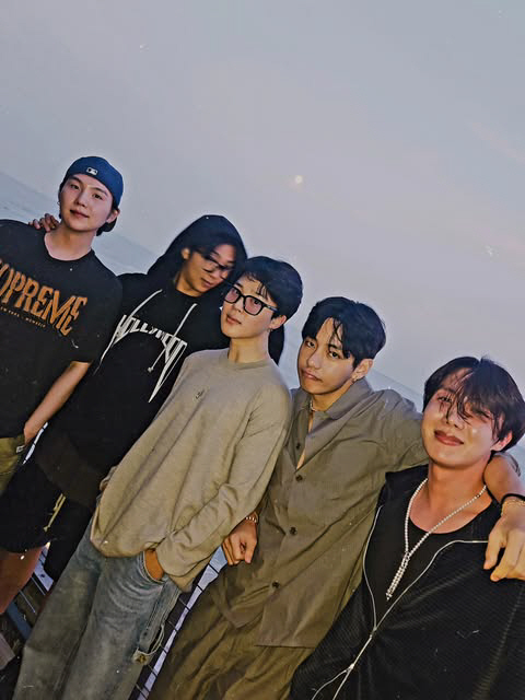 [SCin스타] 방탄(BTS) 지민, 슈가·뷔·RM·제이홉 美 일상 공유…