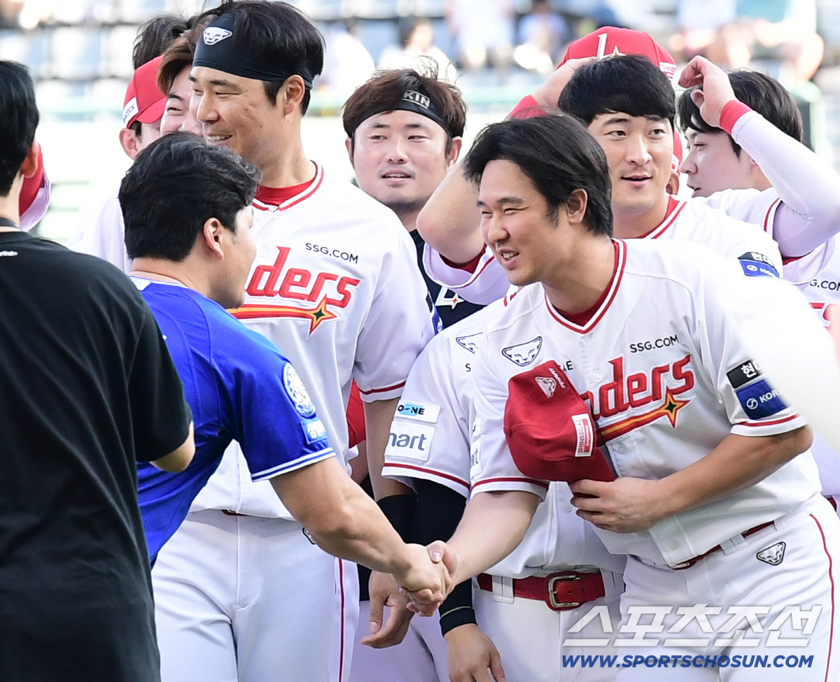 "김광현 이런 모습 정말 처음" 동경했던 선배 위해 선발 등판 당일 달려…