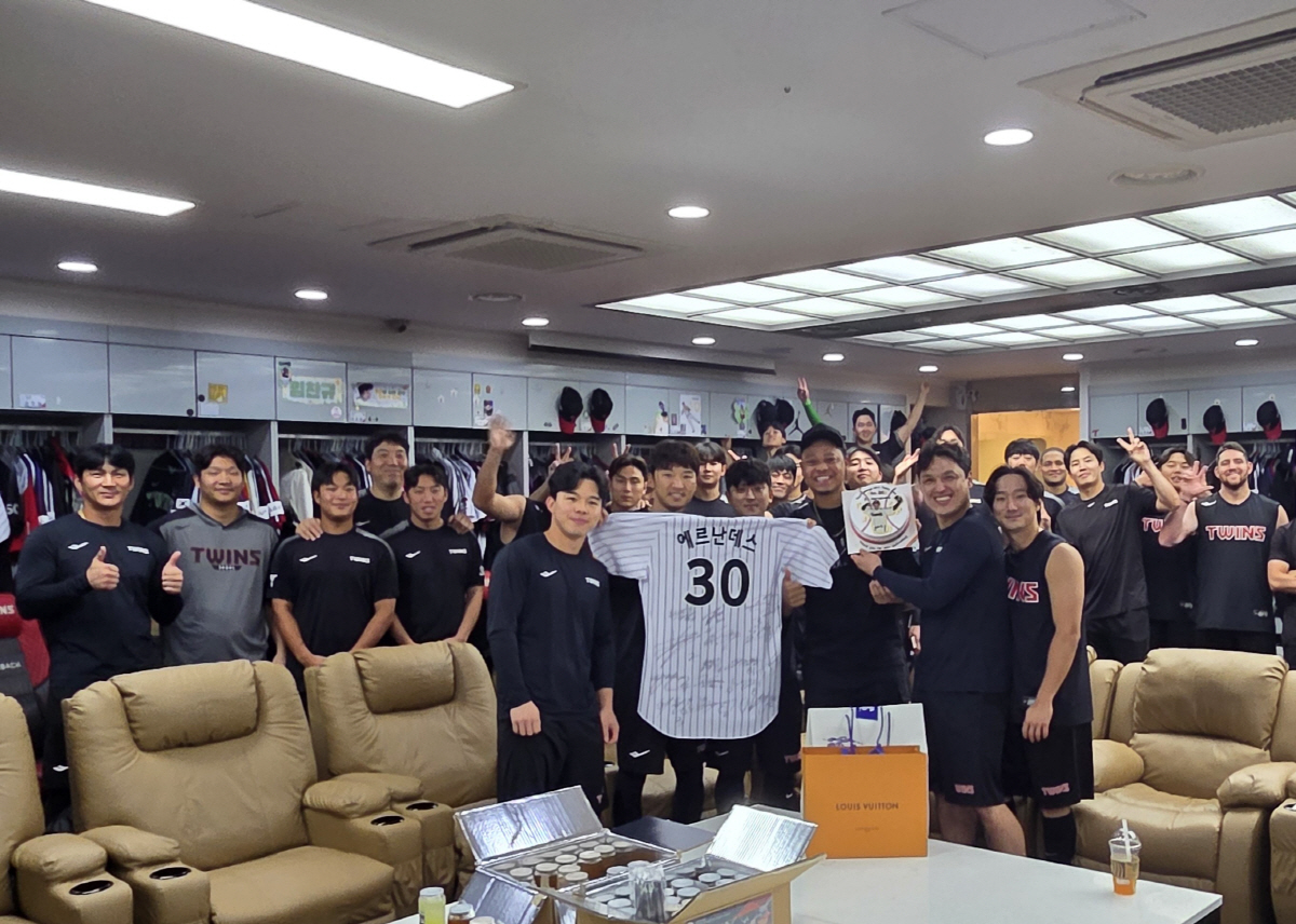 오 엘리 송별회 제대로 해줬구나! '엘동원' 에르난데스, 7일 라커룸서 …