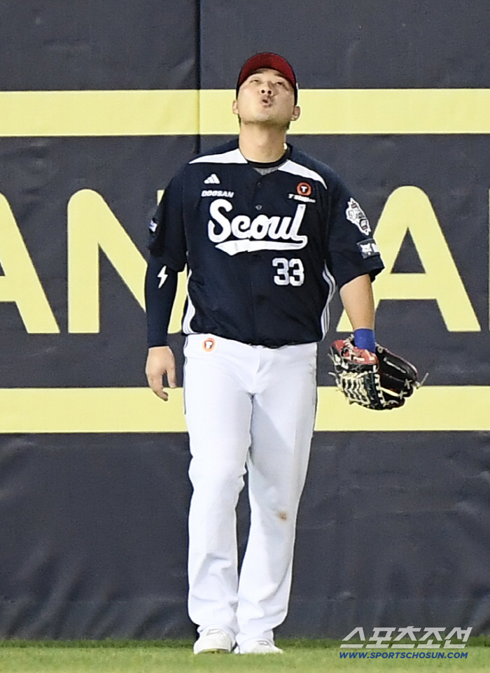[포토] 박해민 뜬공 놓친 김인태