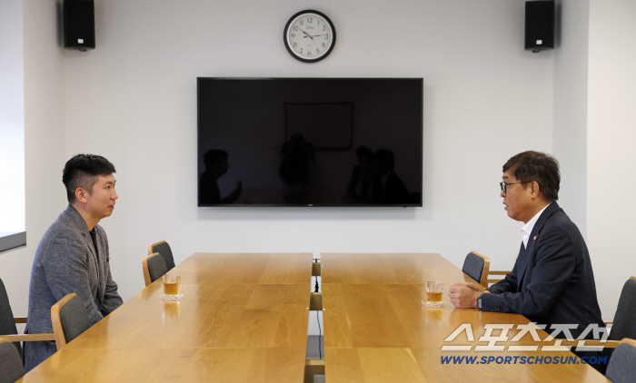 최휘영 문체부장관,유승민 대한체육회장 첫만남..."공정한 체육계X전문체육X모두의 스포츠 적극 지원"[오피셜]