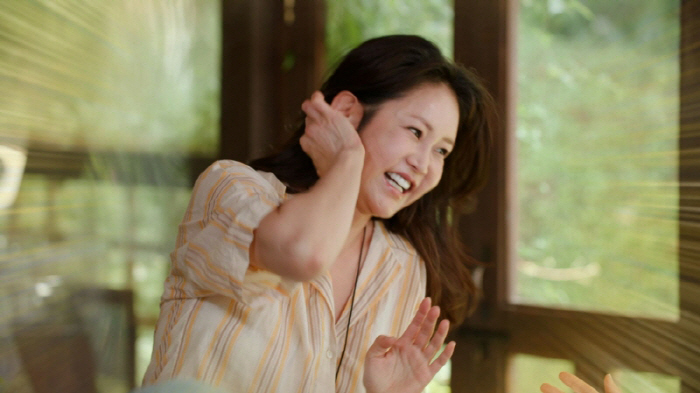 '63세' 홍진희, 금발 숏컷서 흑발 파격 변신.."남자친구 생긴 거야?…
