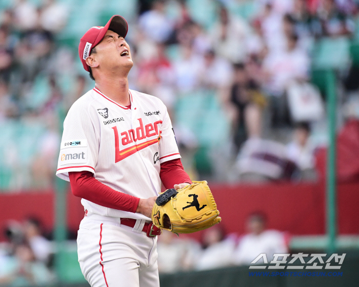 '벼랑끝' SSG 날벼락! 김광현, 오늘(8일) 1군 말소 "왼쪽 어깨 통증 호소 → 검진결과 염증 소견" [부산체크]