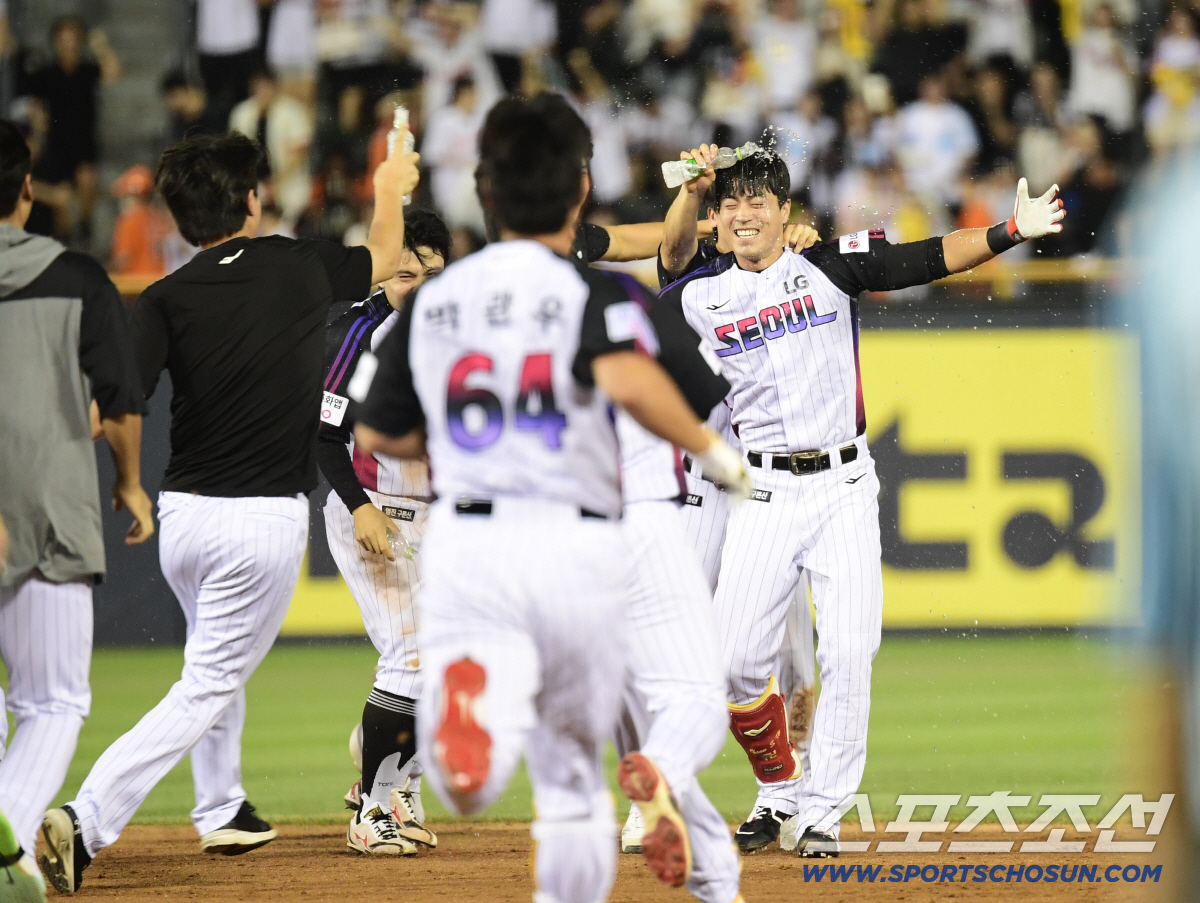김서현 잡은 '이적생', 타격 직전 무슨 일이 → 2500안타 대타자의 …