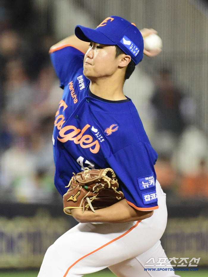 '지친 필승조에 156km 강속구 신인이 활력소 될까' 명장이 허락했다. 