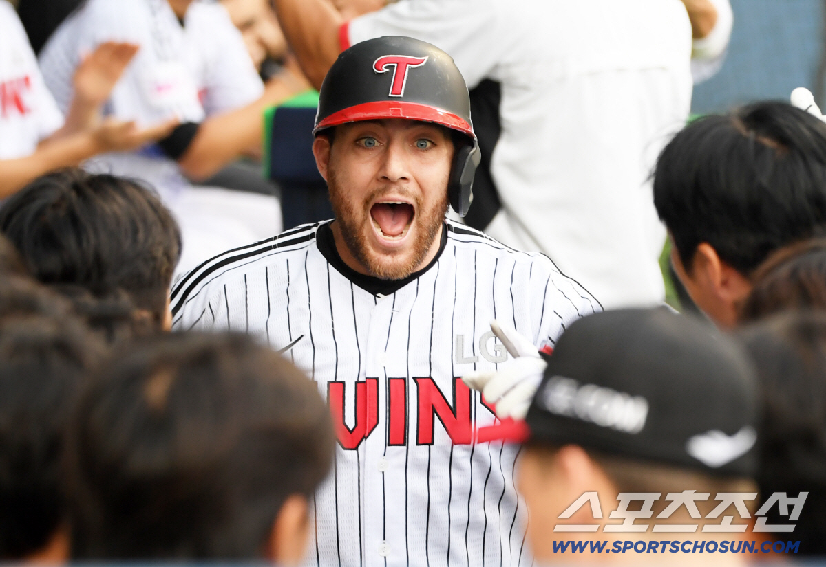 '맞대결 2연승→3G차 1위→독주 체제.' 오스틴 부상 복귀 첫 홈런+치…
