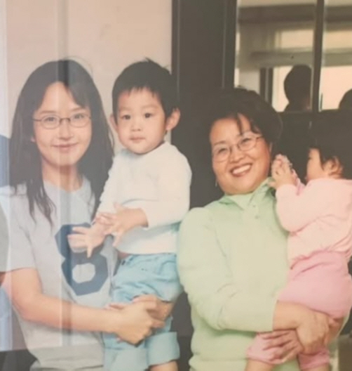 故 최진실 딸 최준희, 이모할머니와 함께한 어린 시절 사진 공개…뭉클한 가족애에 감동