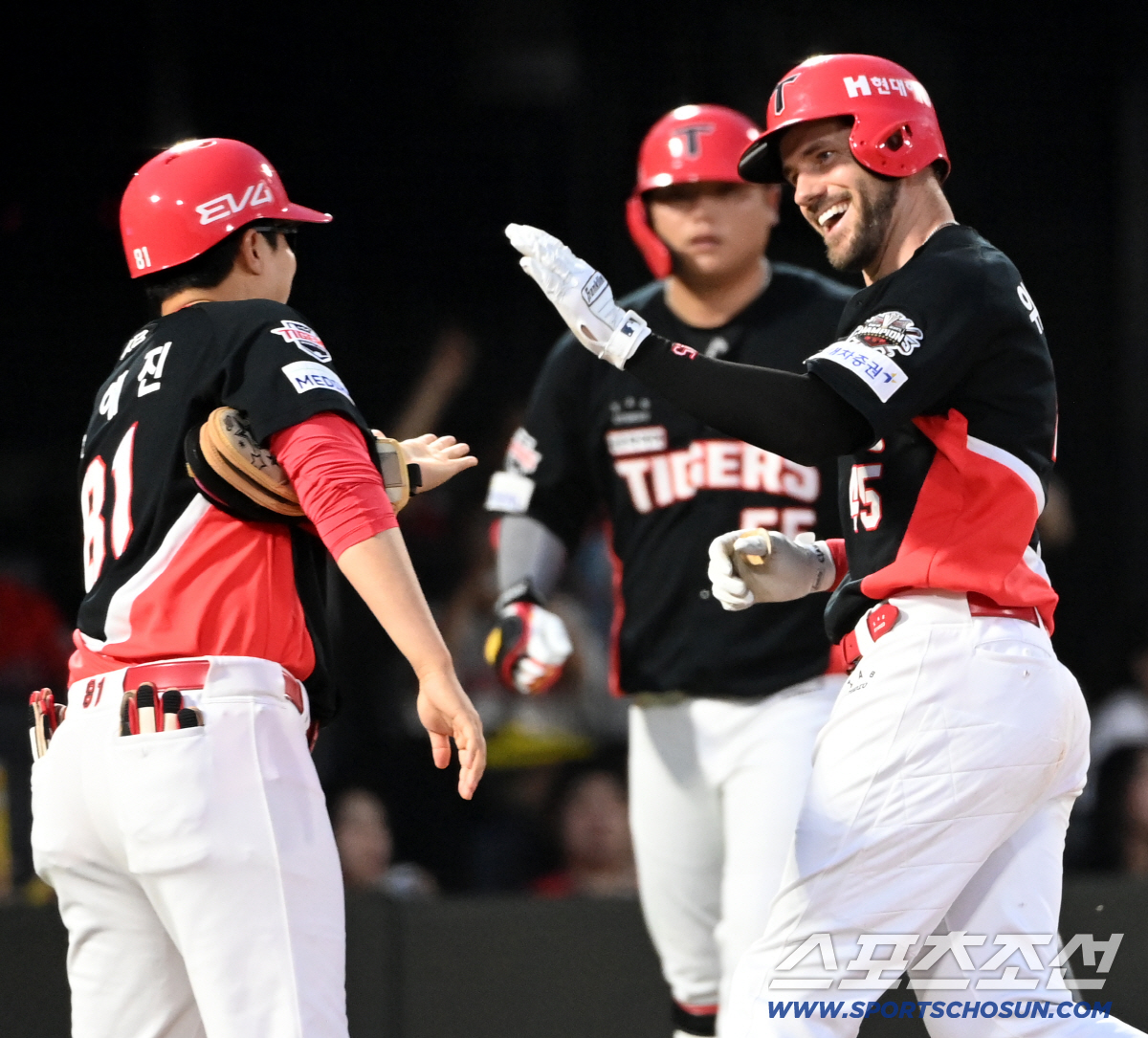 후보는 KIA 뿐인데? 교체설 사실이었나, ML 47홈런 타자 "KBO …