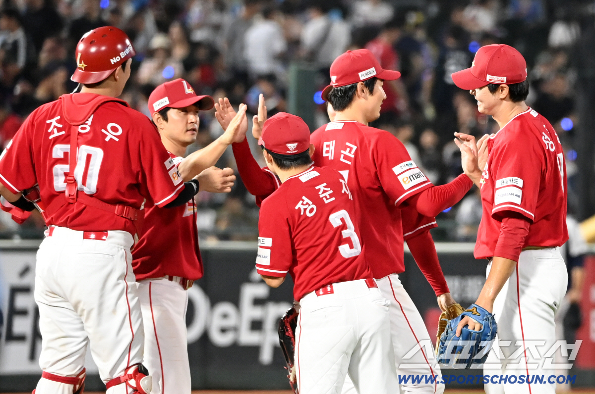 [포토] SSG, 부산 원정에서 롯데에 2승!