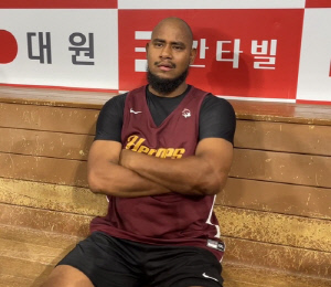 명품 제구로 땅볼 유도…키움 메르세데스의 '부드러운 드라이브'