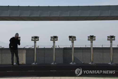 '1년여 중단' 파주시 도라전망대 옥상 전망대 12일 전면 개방
