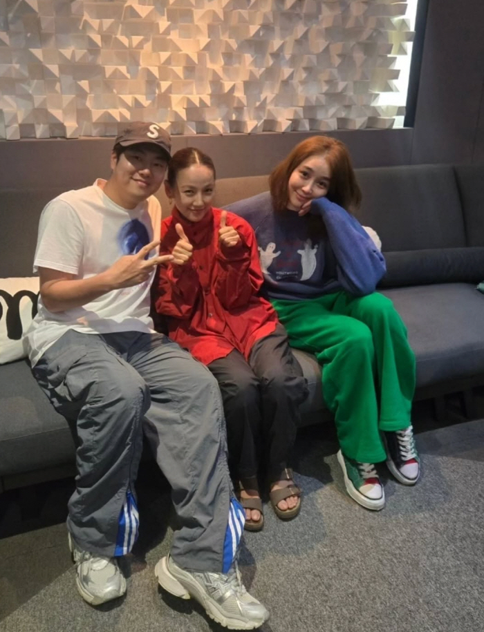 이효리, 옥주현 위해 '핑클 맏언니' 나섰다..올백머리로 가수 복귀